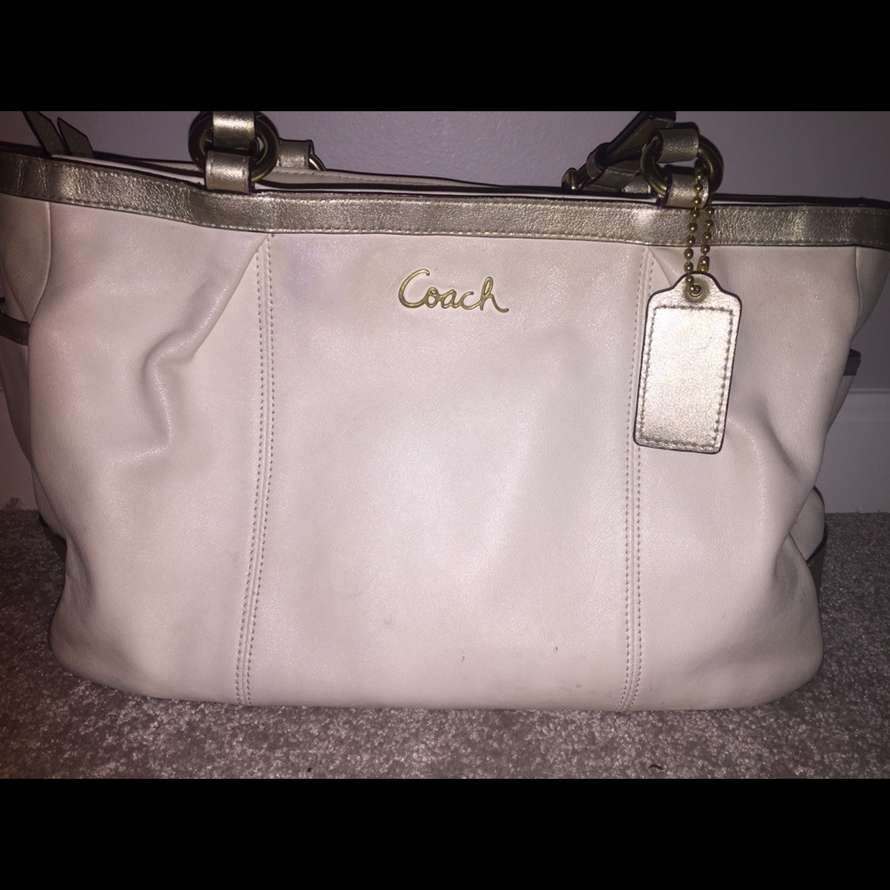 AUTH COACH  Cream shoulder bag